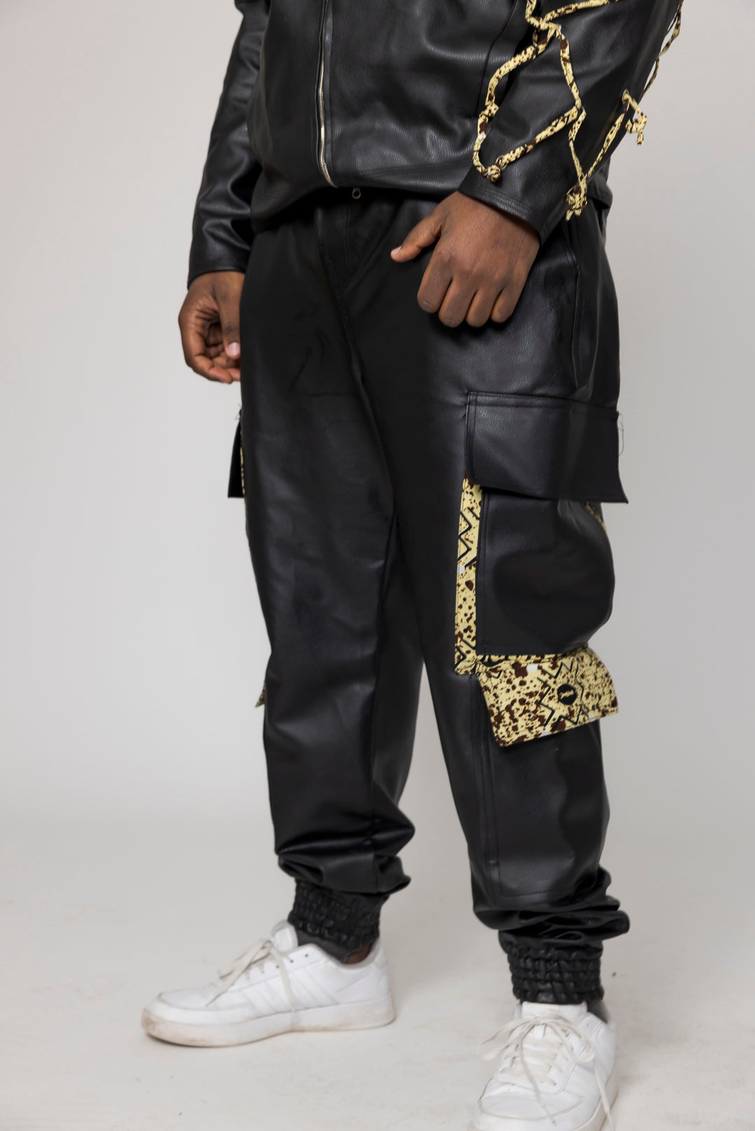 Kunstlederjacke und -hose Jeray