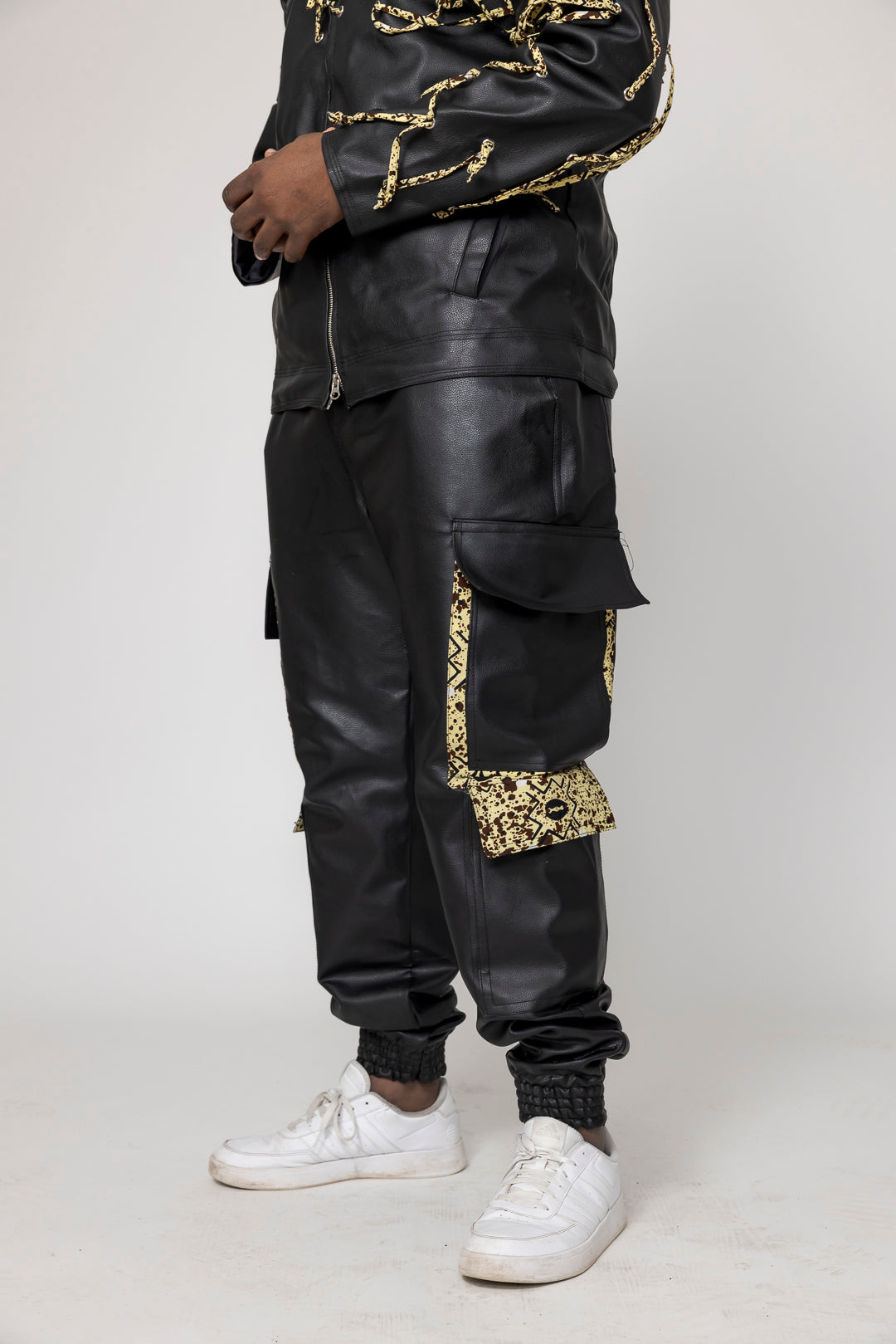 Kunstlederjacke und -hose Jeray